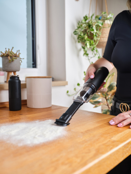 Akumulátorový vysavač ETA HANDY GO 0253 90000 černý