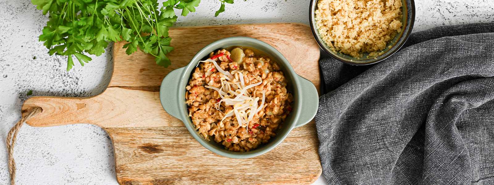 Tempeh se sójovými klíčky a pórkem