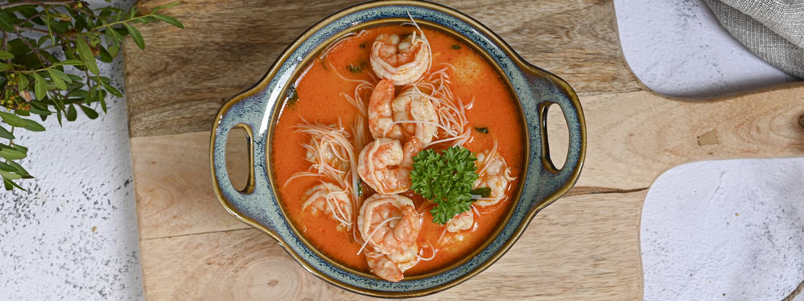 Thajská pikantní polévka s krevetami
