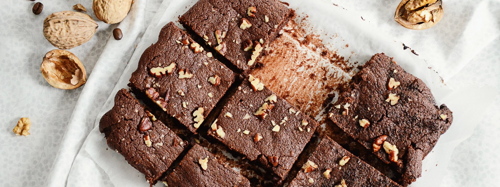 Fazolové brownies s datlemi