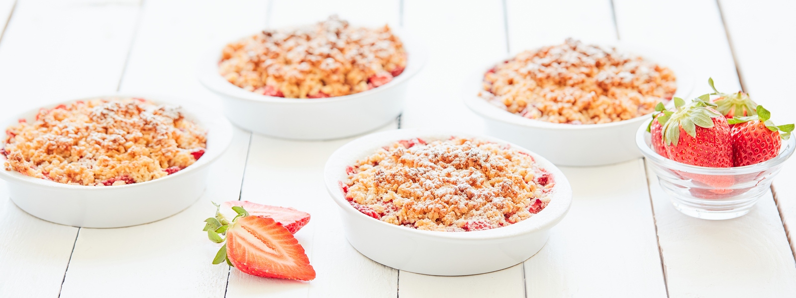 Jahodový crumble s kokosovou drobenkou