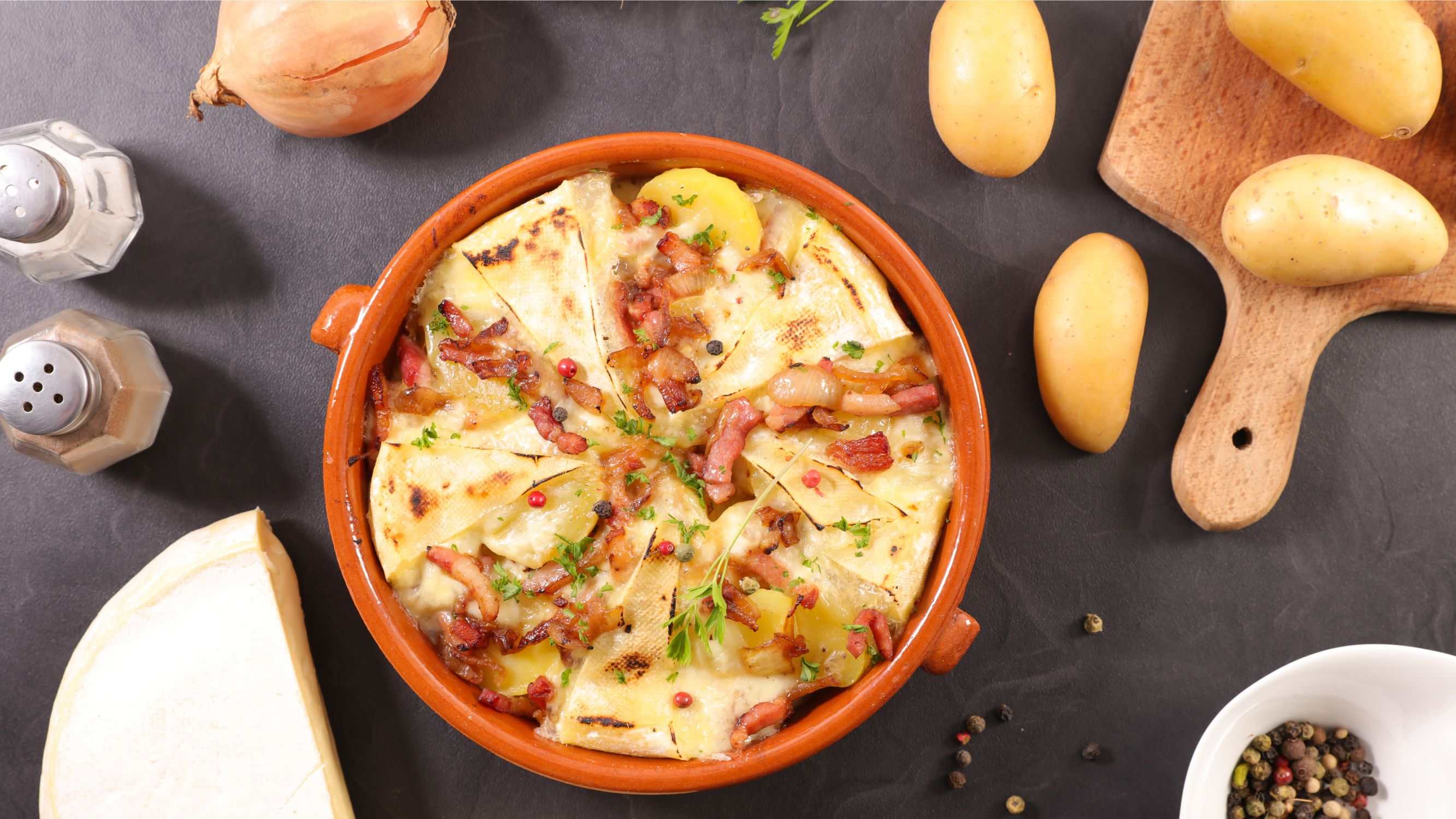 Zapečené brambory se sýrem